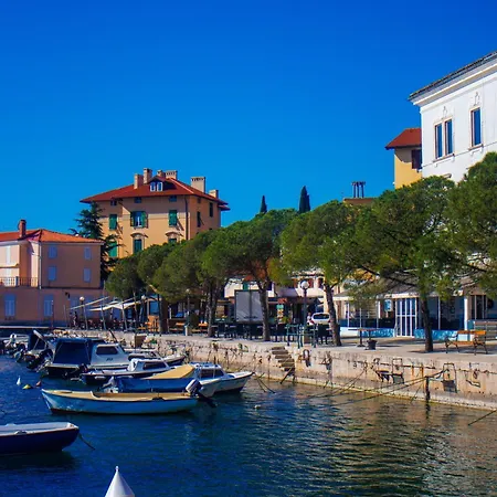 Volos With Roof Terrace, Sea View, Free Private Parking Opatija