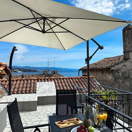 Volos With Roof Terrace, Sea View, Free Private Parking Apartment *