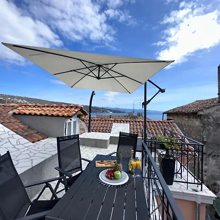 Volos With Roof Terrace, Sea View, Free Private Parking Apartment Opatija