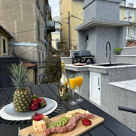 Volos With Roof Terrace, Sea View, Free Private Parking Apartment Opatija