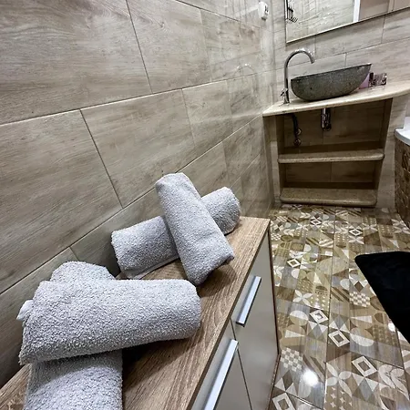 Volos With Roof Terrace, Sea View, Free Private Parking Apartment *