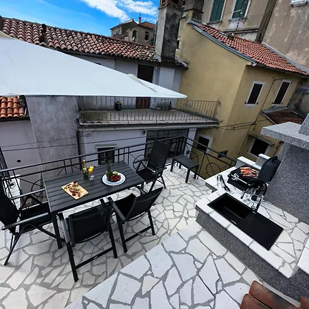 Volos, Roof Terrace, Sea View, Private Parking Apartman