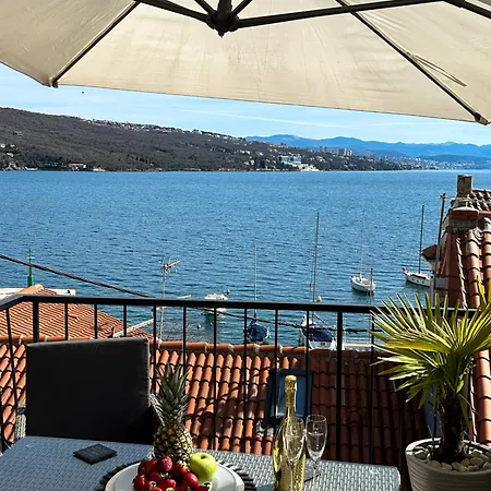 Apartment Volos With Roof Terrace, Sea View, Free Private Parking *