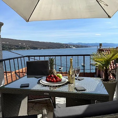 Volos With Roof Terrace, Sea View, Free Private Parking Apartment