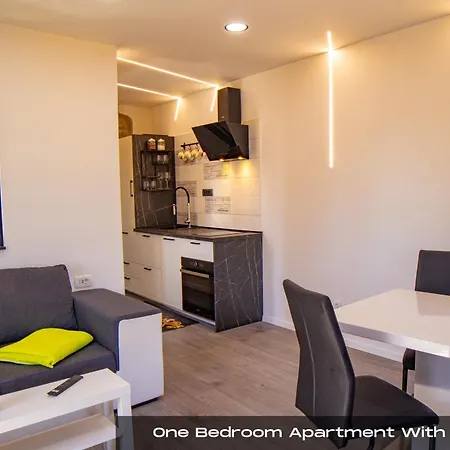 Volos, Roof Terrace, Sea View, Private Parking Apartment *