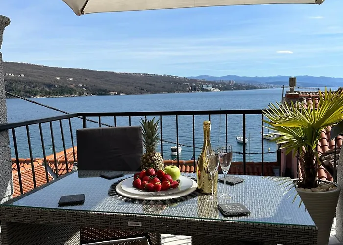 Volos, Roof Terrace, Sea View, Private Parking Apartmán