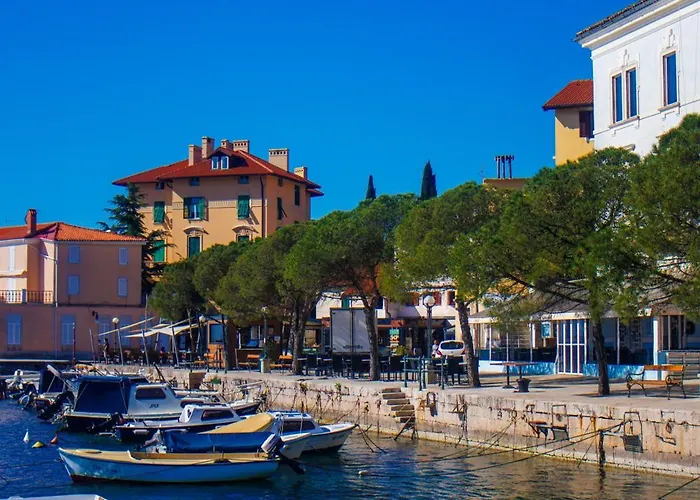 Volos, Roof Terrace, Sea View, Private Parking オパティヤ